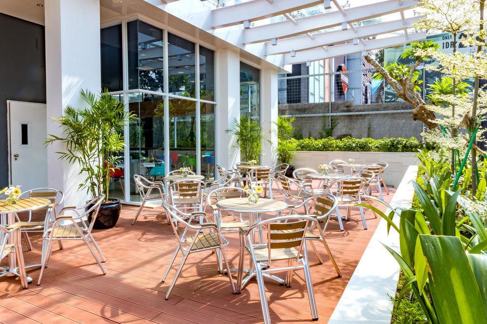 Deka Hotel Surabaya Hr Muhammad Exterior photo