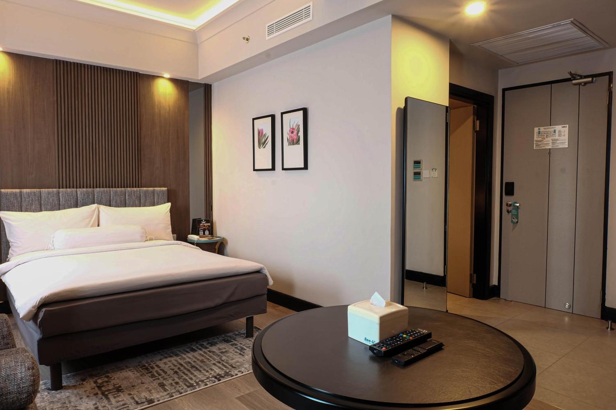 Deka Hotel Surabaya Hr Muhammad Exterior photo
