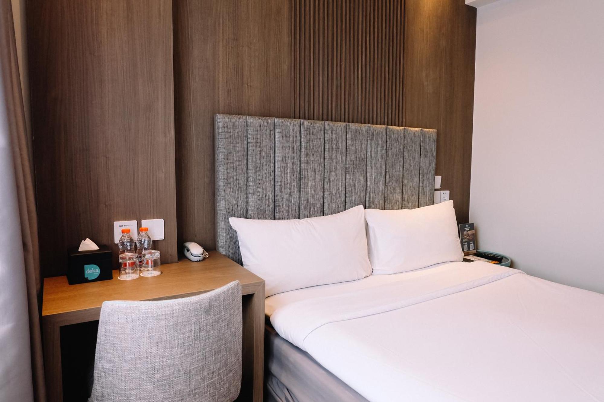 Deka Hotel Surabaya Hr Muhammad Exterior photo