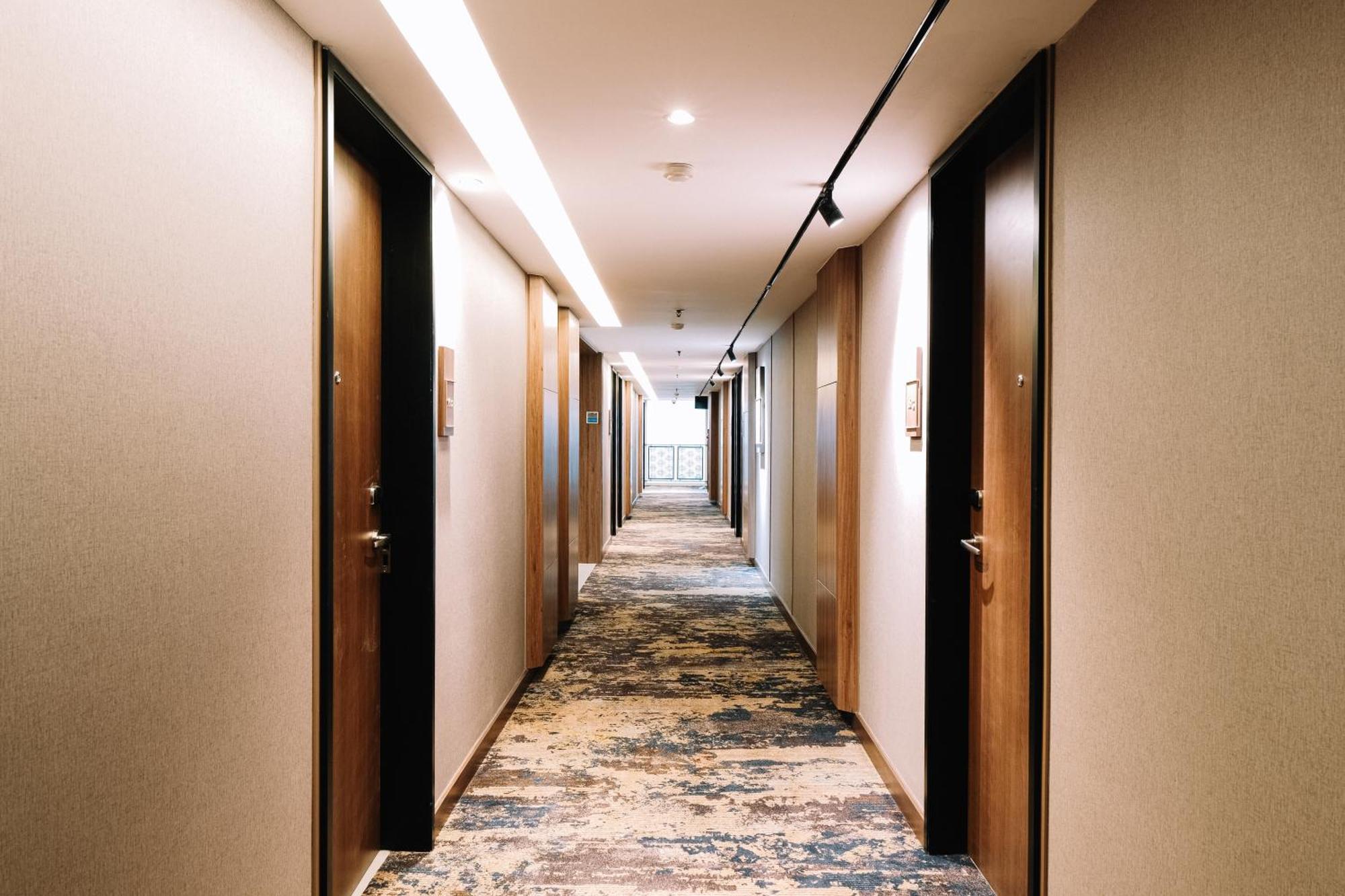 Deka Hotel Surabaya Hr Muhammad Exterior photo