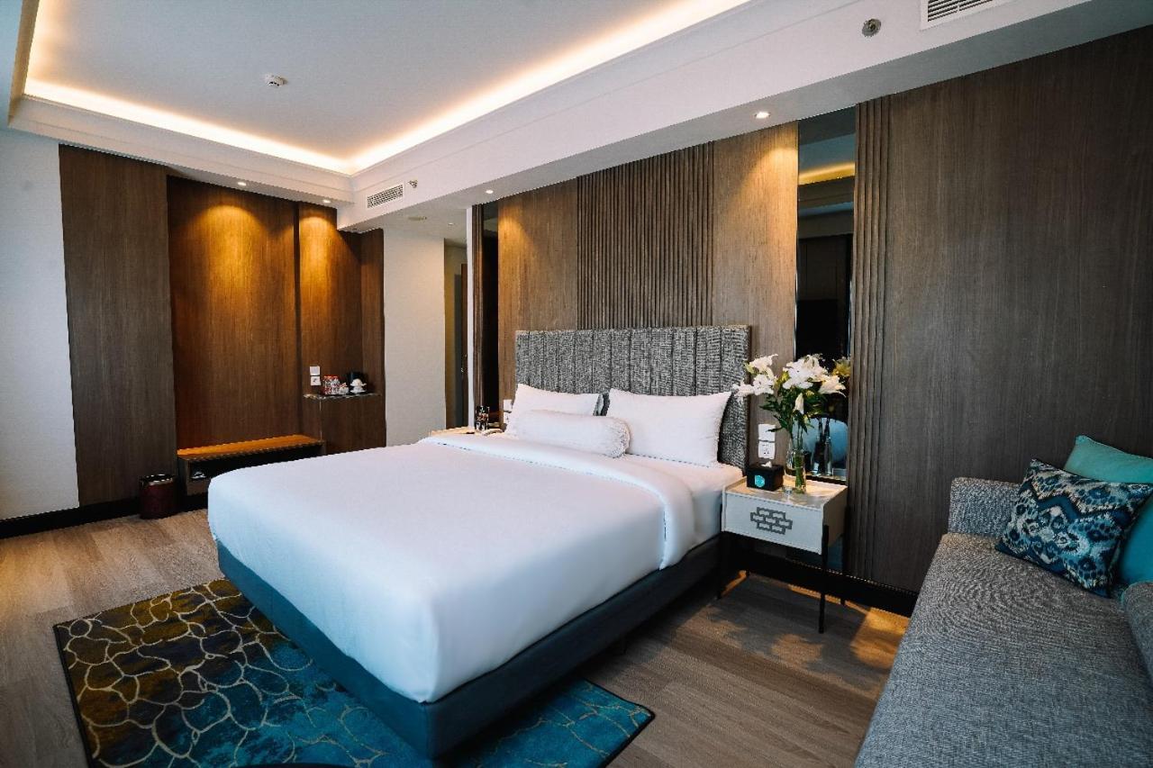 Deka Hotel Surabaya Hr Muhammad Room photo