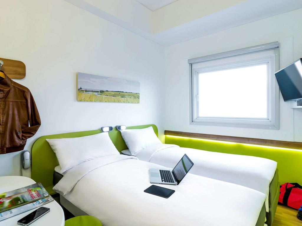 Deka Hotel Surabaya Hr Muhammad Exterior photo