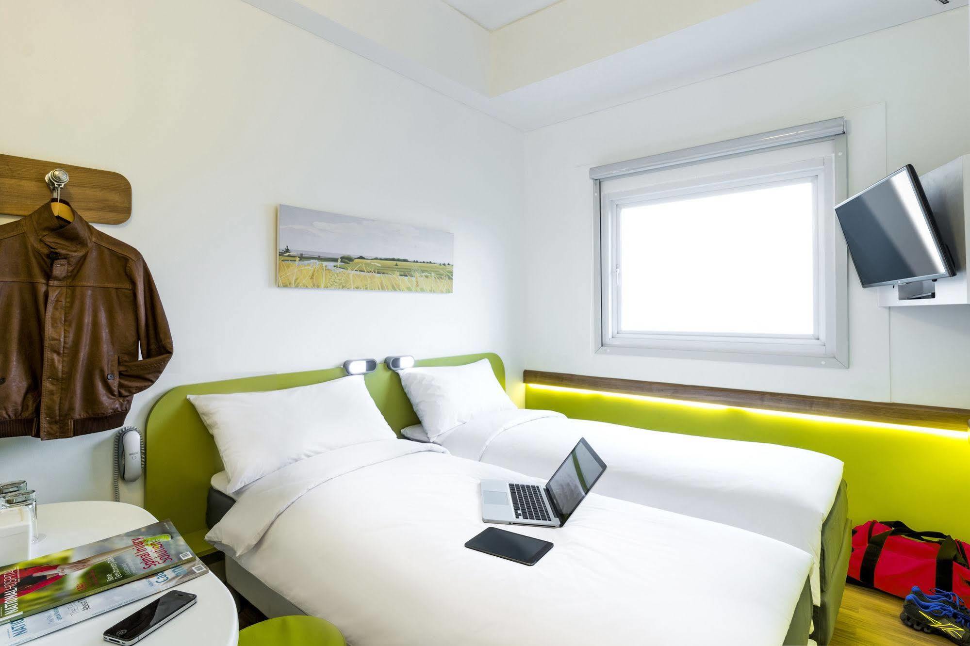 Deka Hotel Surabaya Hr Muhammad Exterior photo