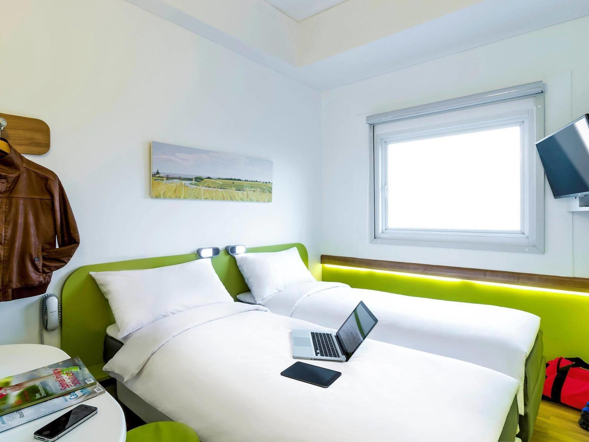 Deka Hotel Surabaya Hr Muhammad Exterior photo